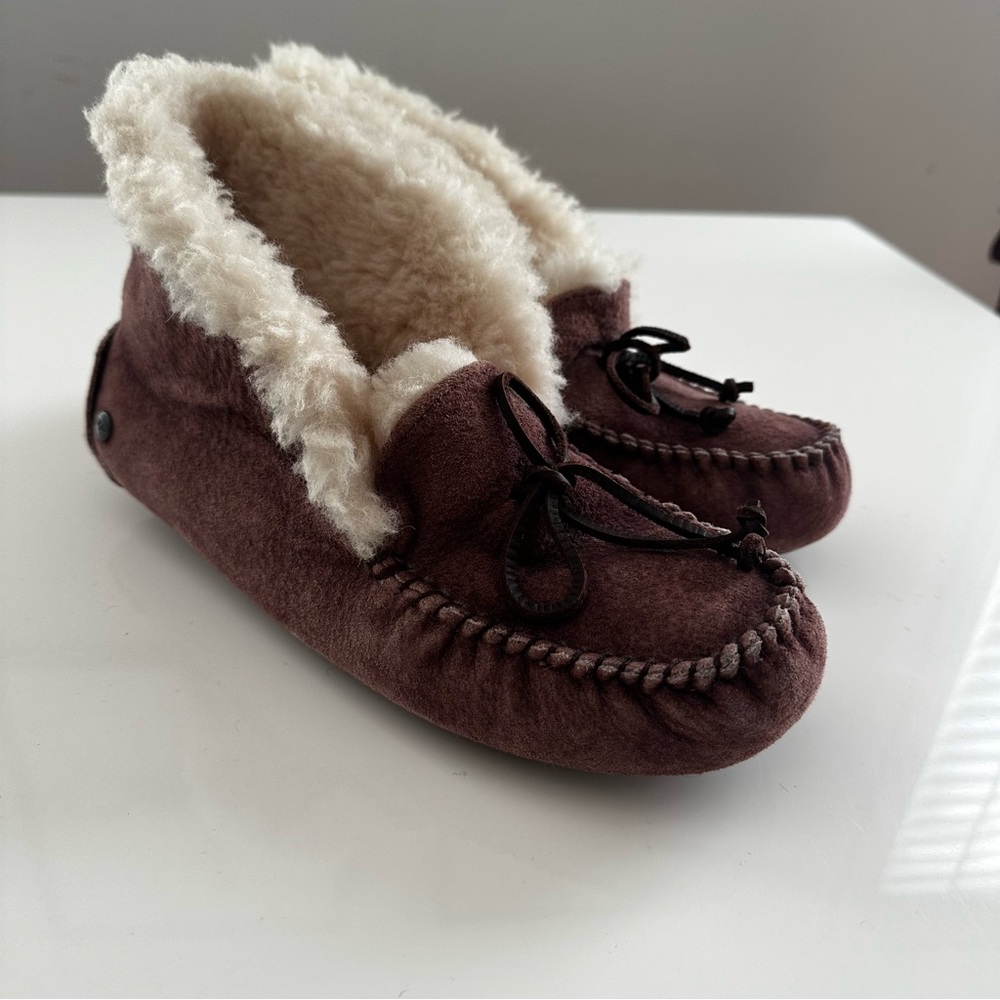 NWT UGG alena Moccasin Slippers cozy Sherpa lined shoes foldable